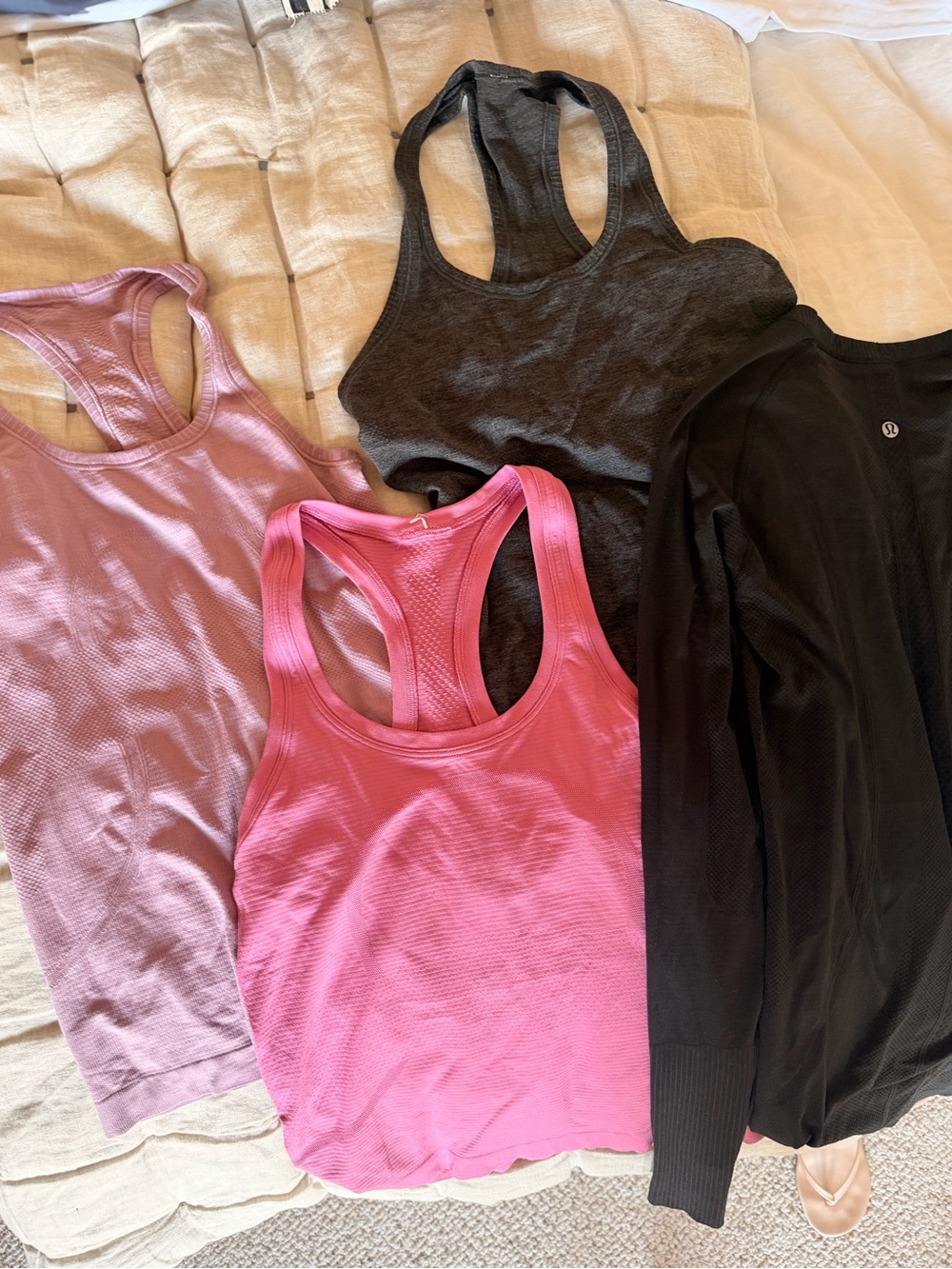 Lululemon Swiftly Tech Bundle 3 Tanks + Long Sleeve Sizes 4/6